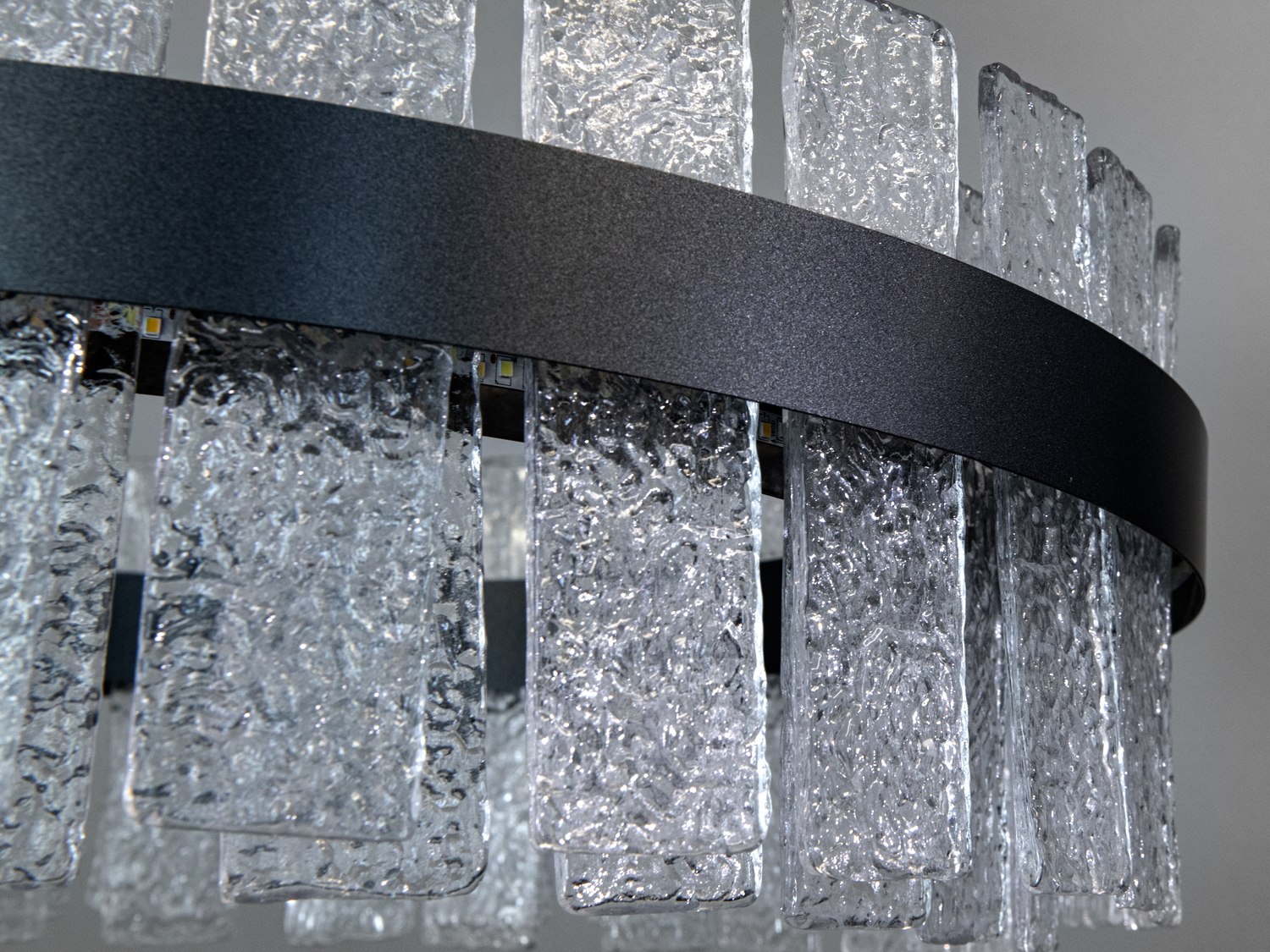 Підвісна люстра з прозорими скляними панелями модель 817 свинець