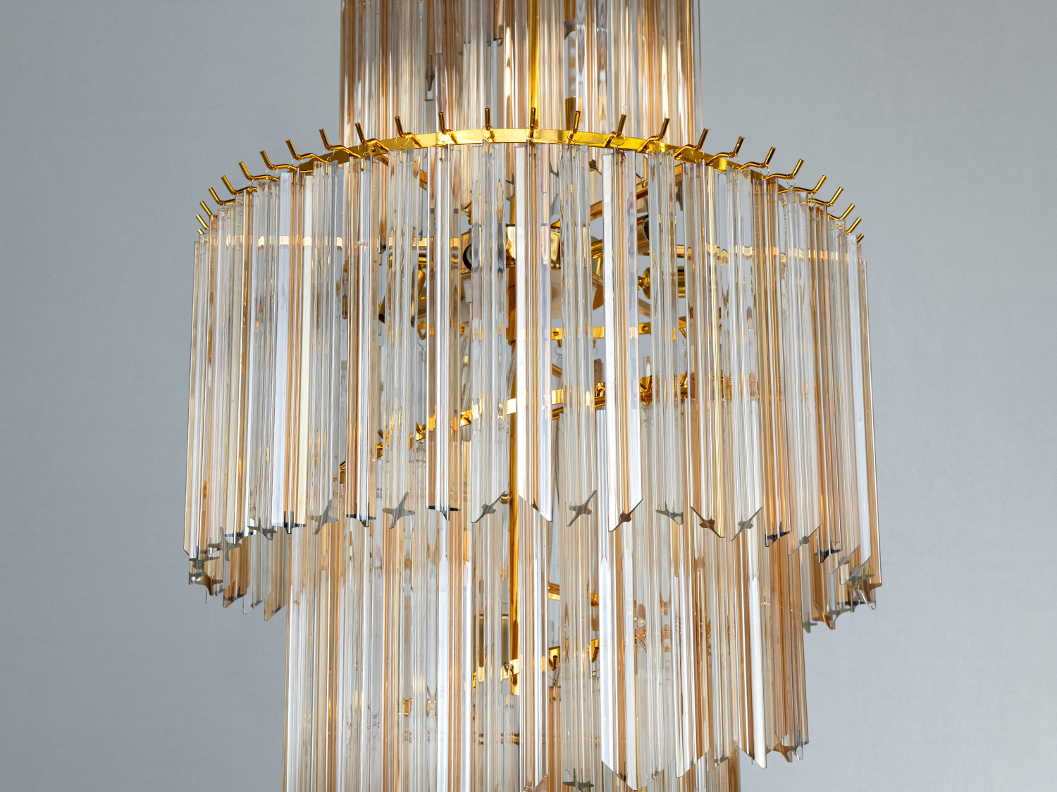 Підвісна кришталева люстра Хрустальний каскад золото 600 мм 16xE14