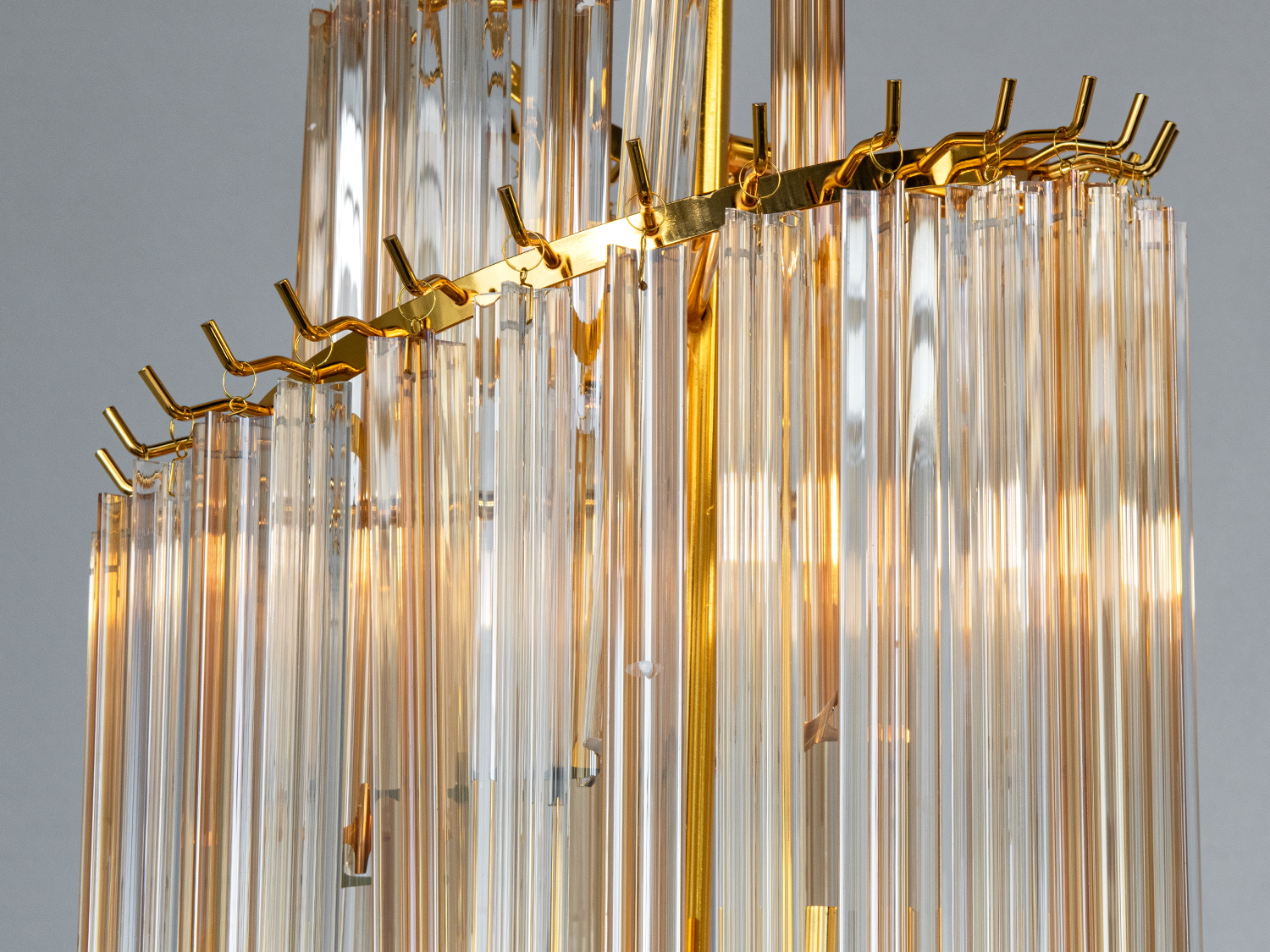 Підвісна кришталева люстра Хрустальний каскад золото 600 мм 16xE14