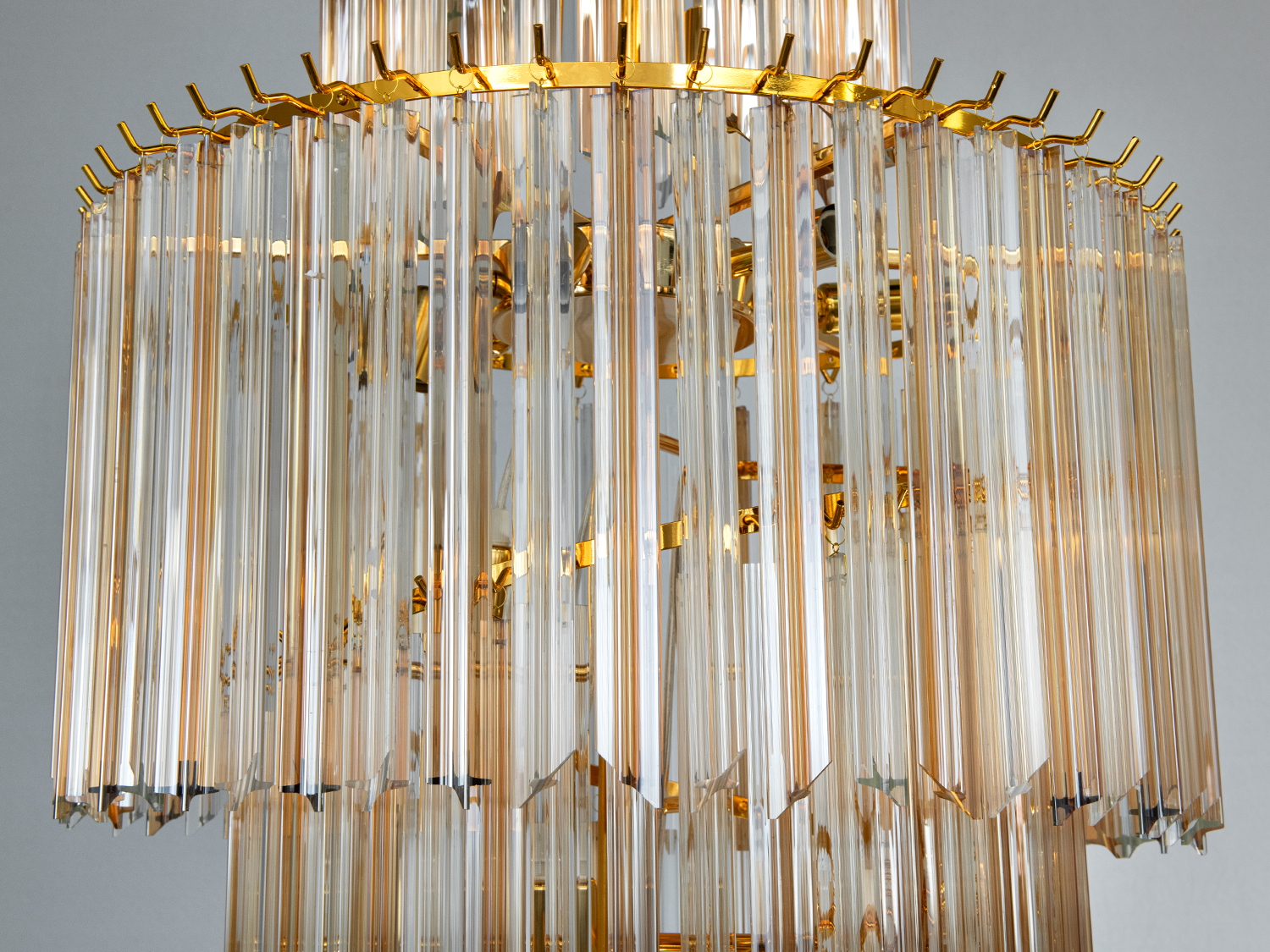 Підвісна кришталева люстра Хрустальний каскад золото 600 мм 16xE14