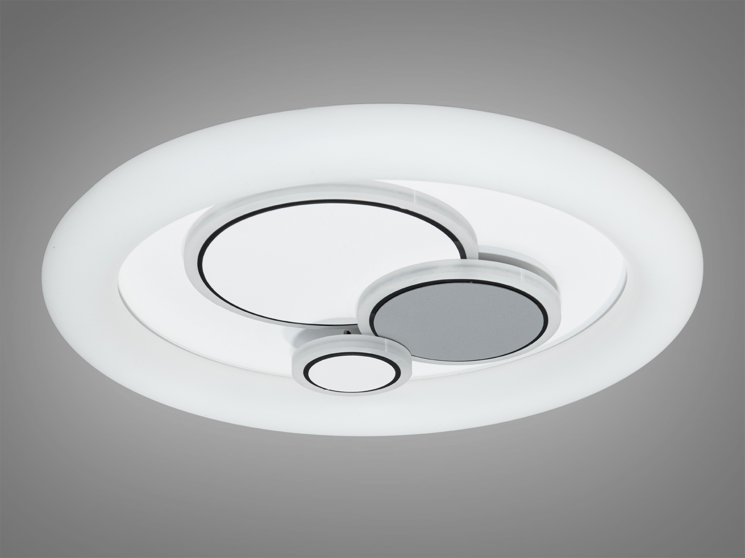 Стельовий світильник з трьома круглими елементами, що виступають, створюючи об′ємний ефект. Підходить для сучасних житлових просторів.