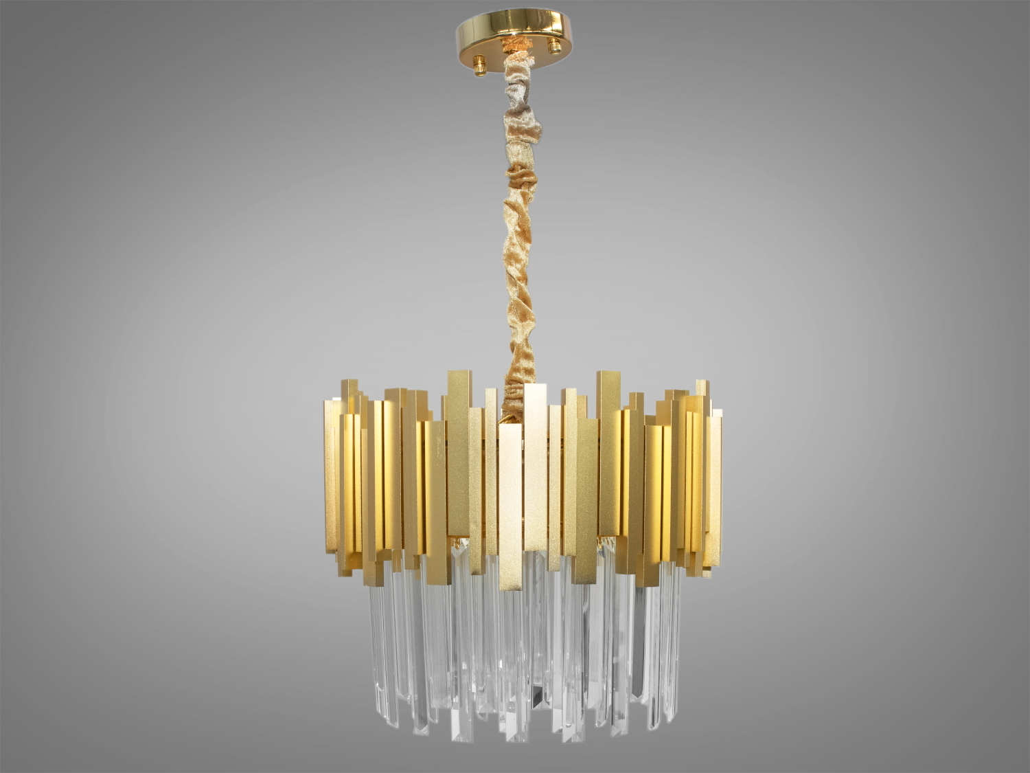 Люстра з золотими елементами та кришталевими підвісками, підвішена на декоративному шнурі. Підходить для високих стель.