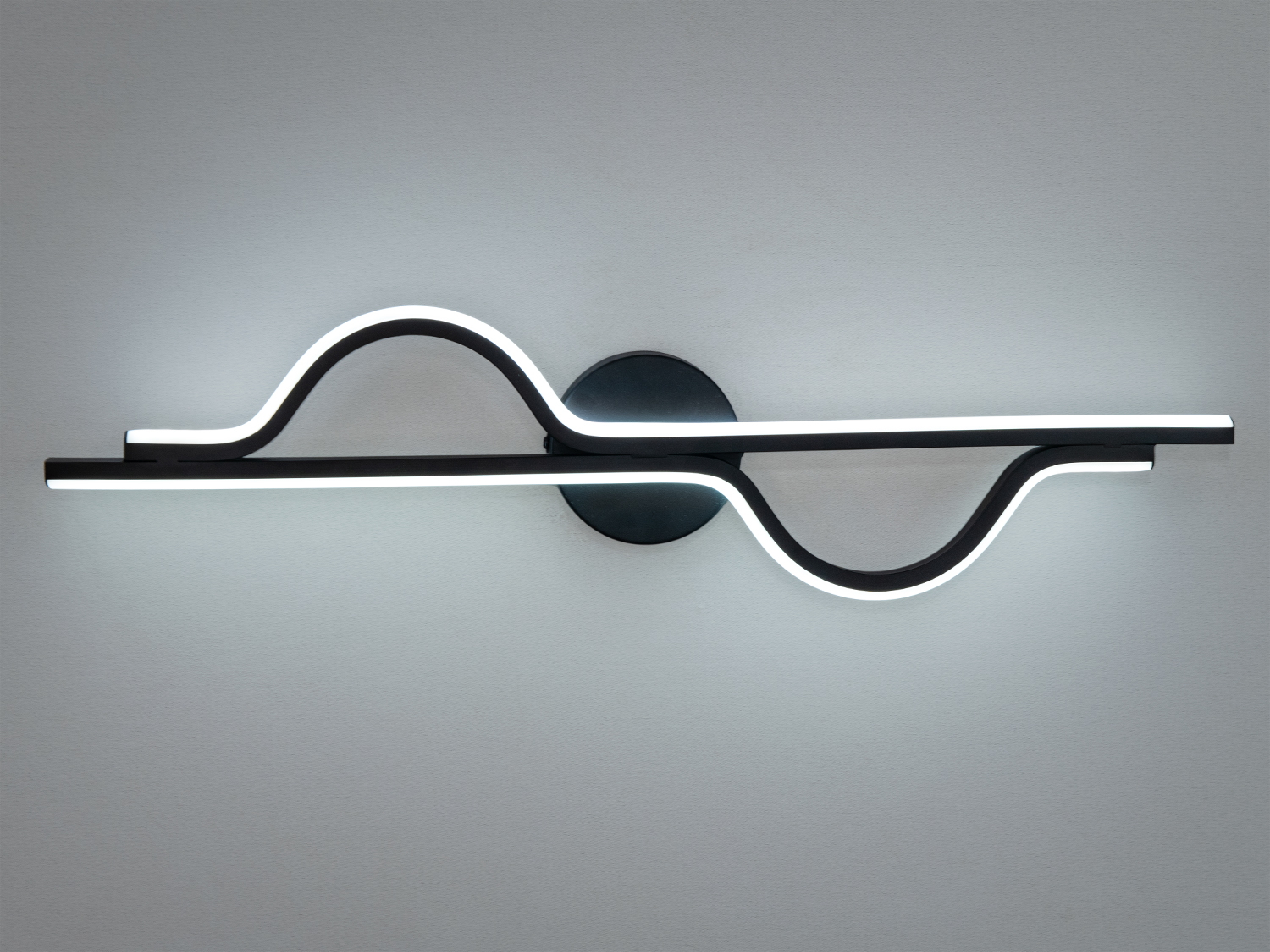 Просте кріплення на монтажну планку робить встановлення зручним та надійним.