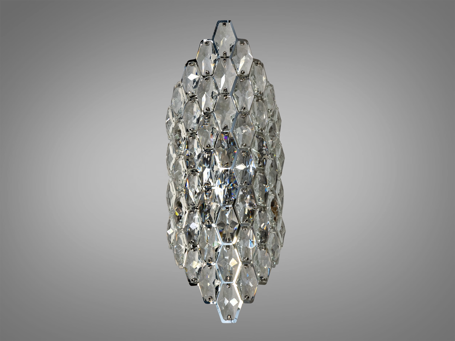 Настінний світильник з кришталевими елементами у формі ромбів, які відбивають світло, створюючи ефектний блиск в інтер’єрі.