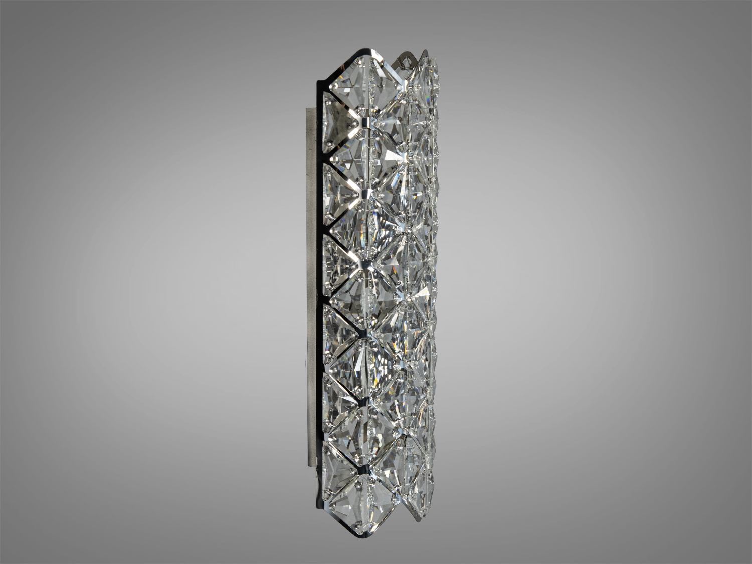 Вертикальний світильник з кришталевими вставками, що підкреслюють елегантний дизайн, підходить для вітальні.