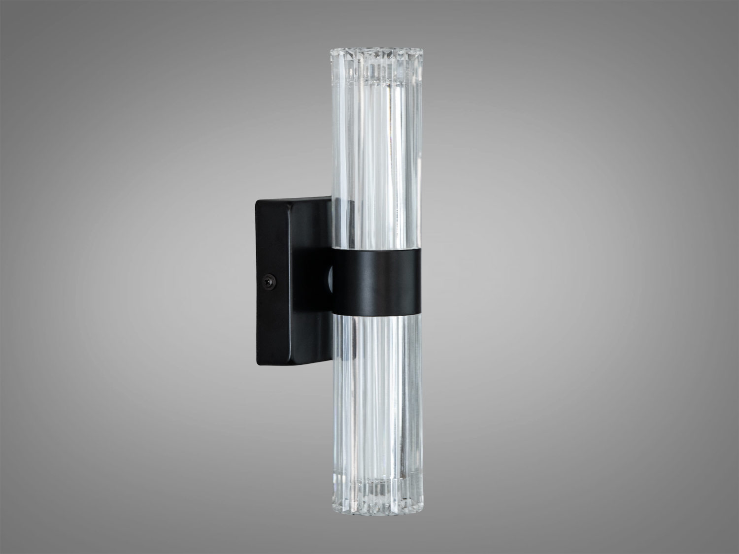 Чорна матова основа та кріплення з міцного металу надають виробу строгості та стилю.