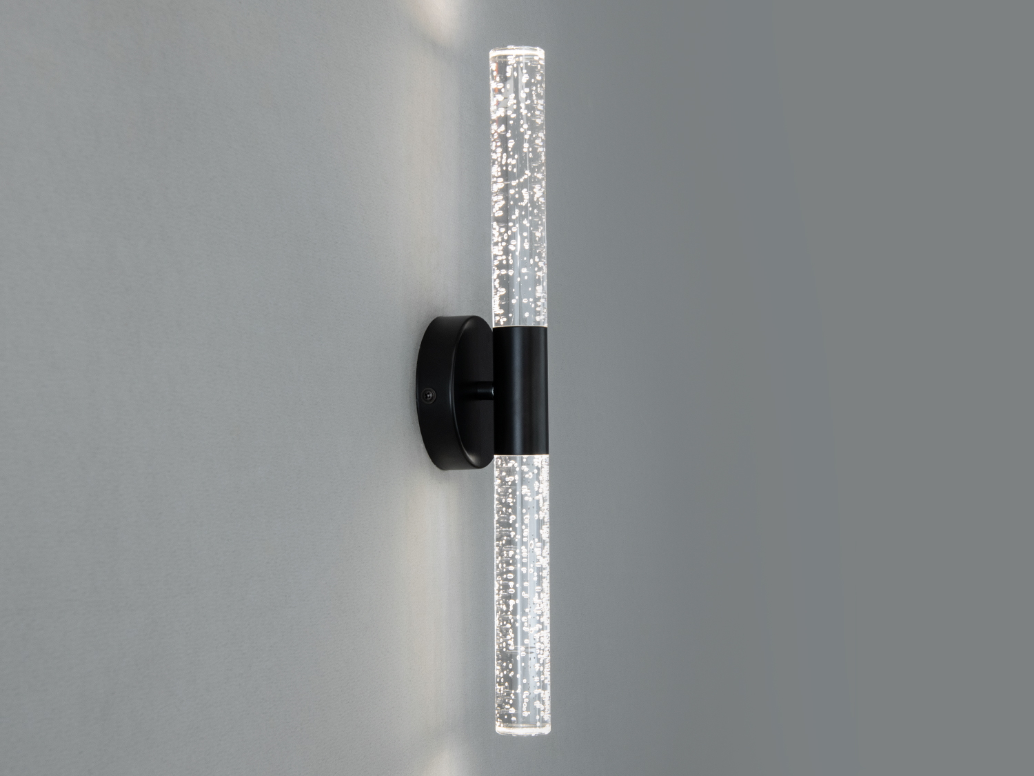 Система включення та вимикання світильника розроблена таким чином, що кожна дія перемикає режим світла, що дозволяє користувачеві легко переходити між налаштуваннями.