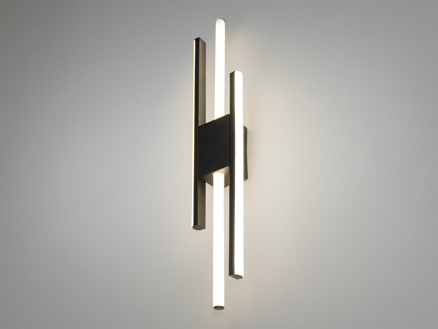 Світлодіодний світильник може адаптуватися до різних настроїв та потреб приміщення, дозволяючи створити потрібну атмосферу.