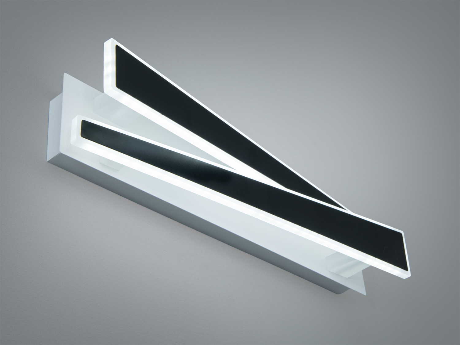 Настінний світильник з LED-підсвіткою, чорні панелі з білими рамками, підходить для мінімалістичного дизайну.