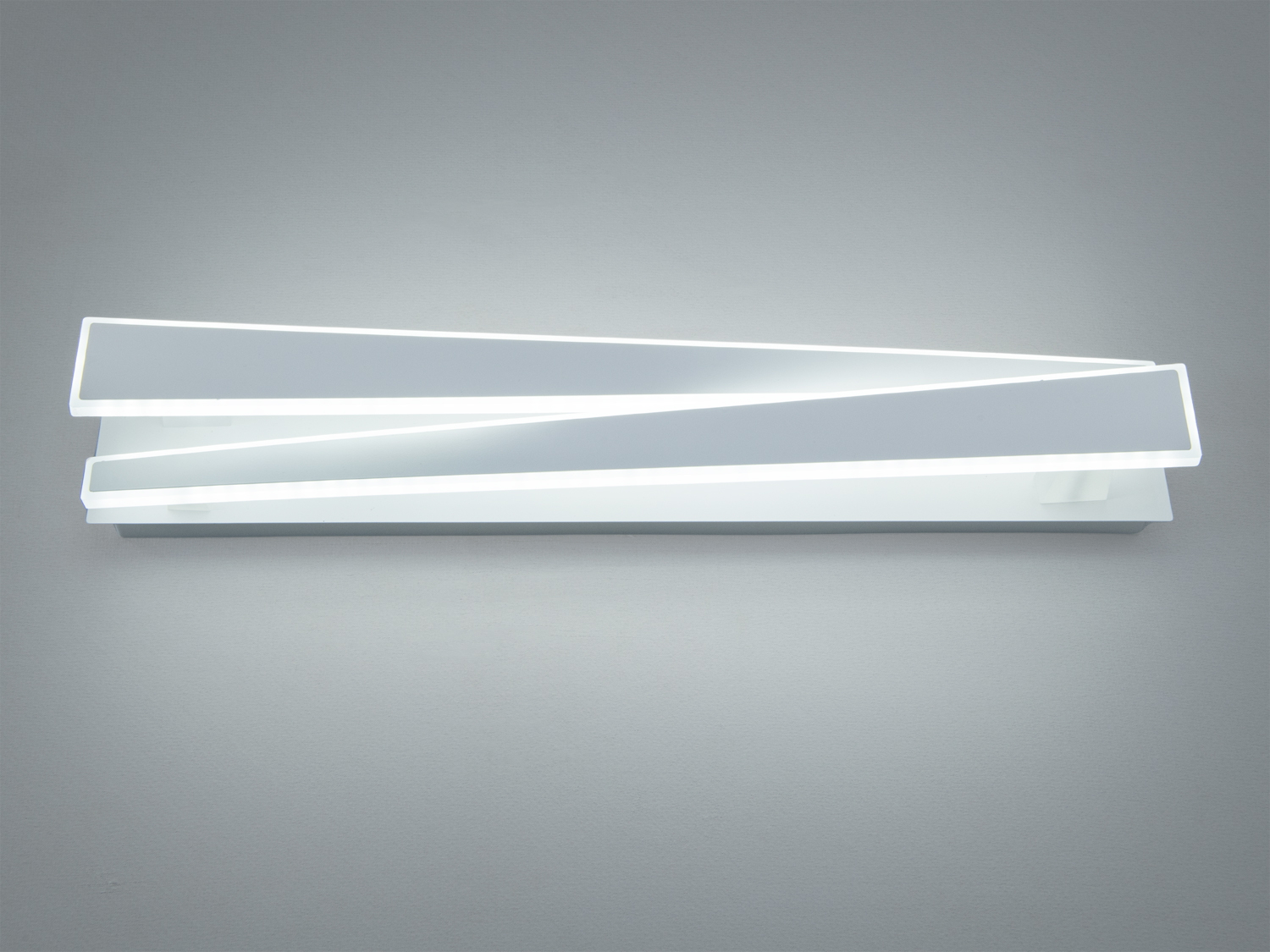 Настінний світильник з LED підсвіткою, виконаний у мінімалістичному стилі, підходить для сучасних інтер’єрів.