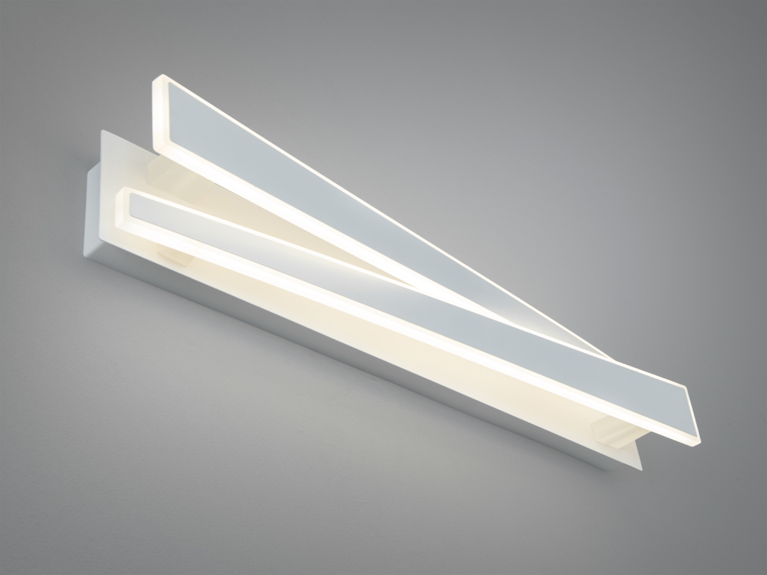 Боковий вигляд світильника з акриловими панелями, які забезпечують рівномірне розсіювання світла.