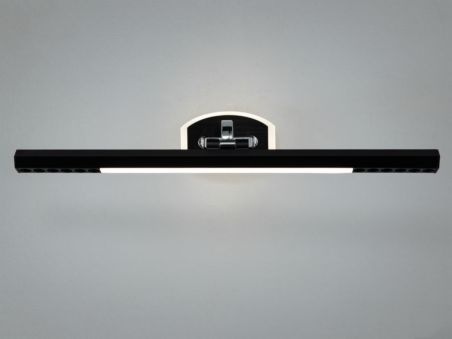 Настінна LED підсвітка 20 Вт чорного кольору з матовим дифузором для комфортного акцентного освітлення дзеркал і картин.