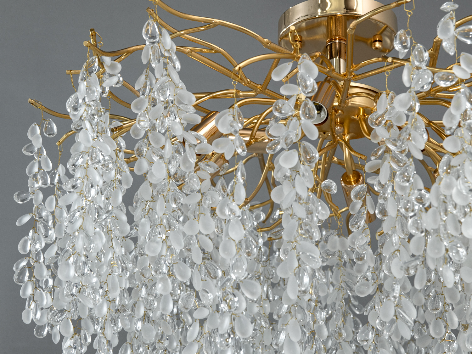 Чудова кришталева люстра 