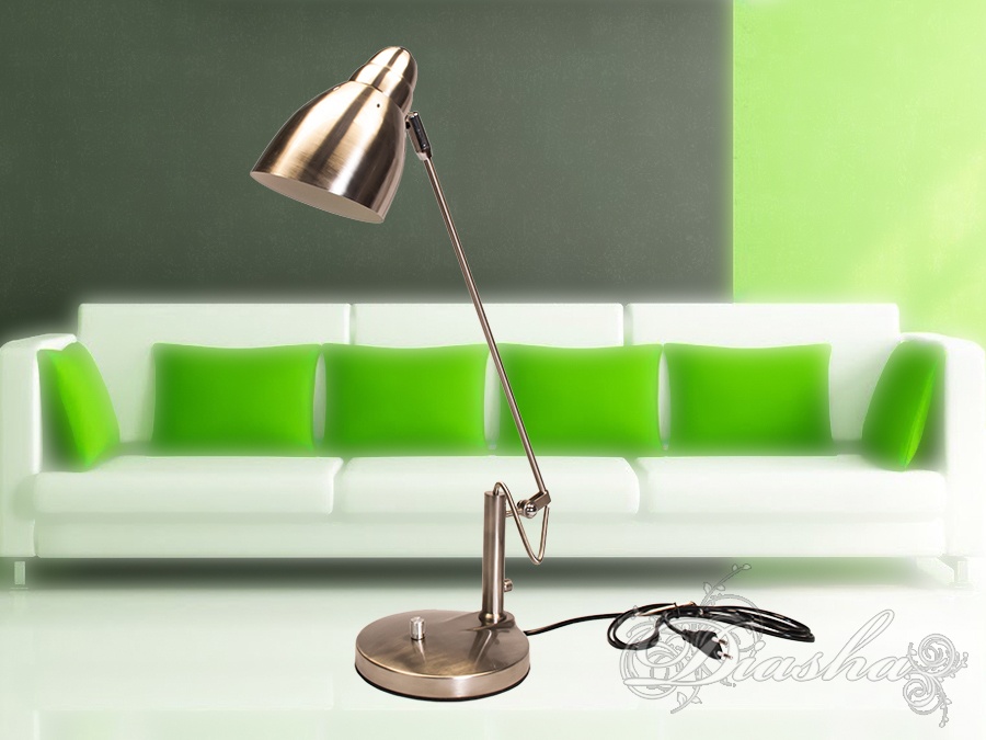 Елегантна сучасна настільна лампа ідеально підійде як для офісу так і для дому. Настільна лампа виконана з металу, підключається в розетку.