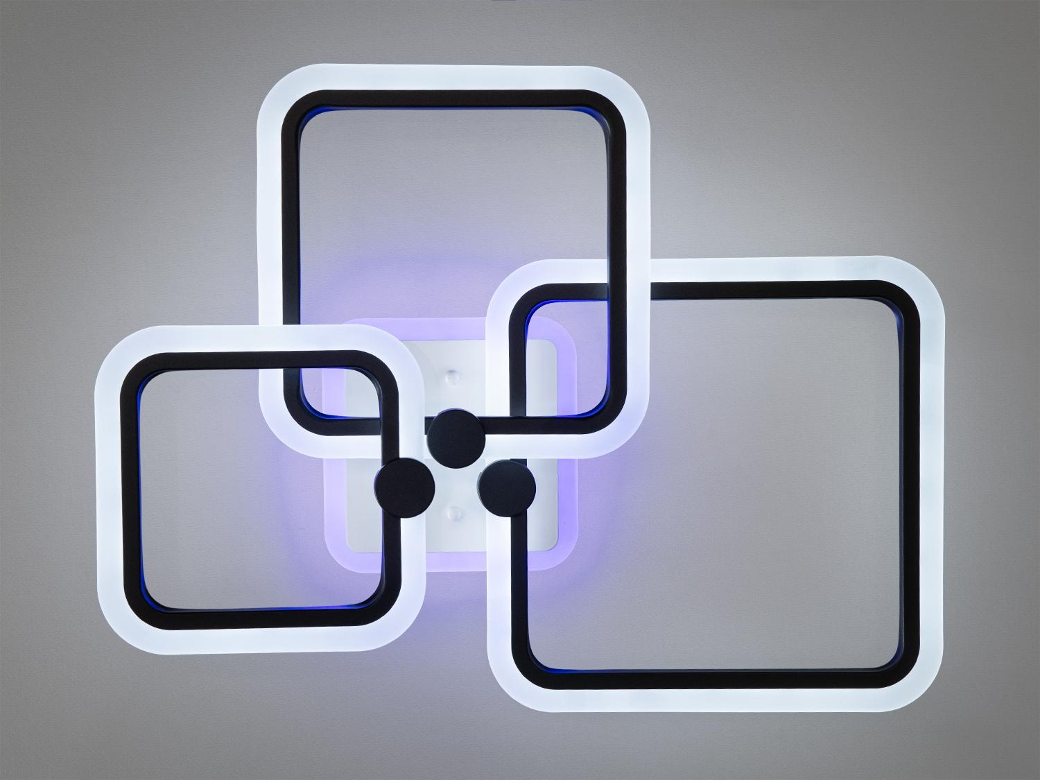 Стельовий світильник з трьома квадратними рамками, що світяться білим і синім. Підходить для сучасного інтер’єру.