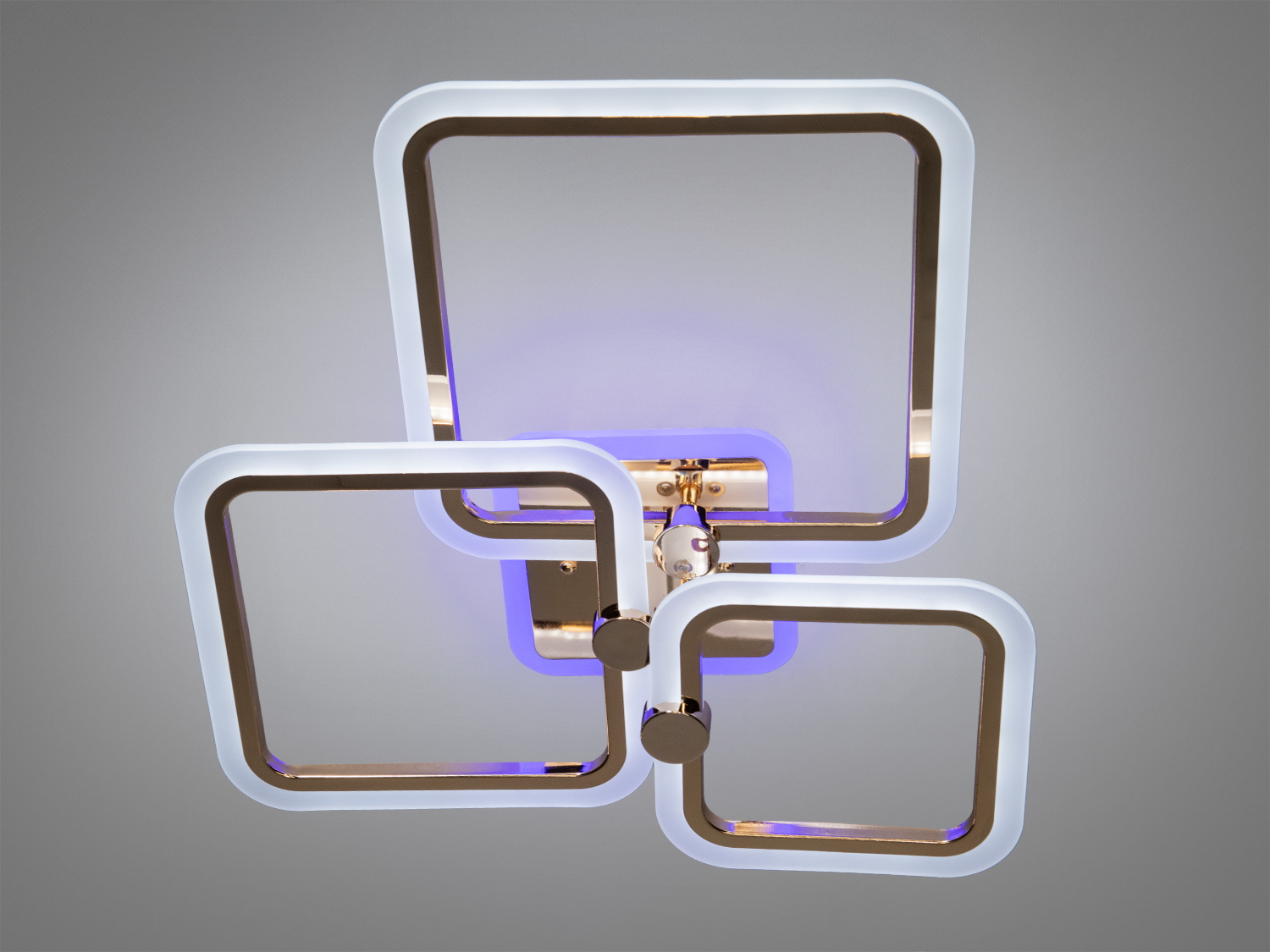 Світильник з трьома квадратними рамками, що випромінює синє підсвічування. Підходить для створення атмосфери в кімнаті.