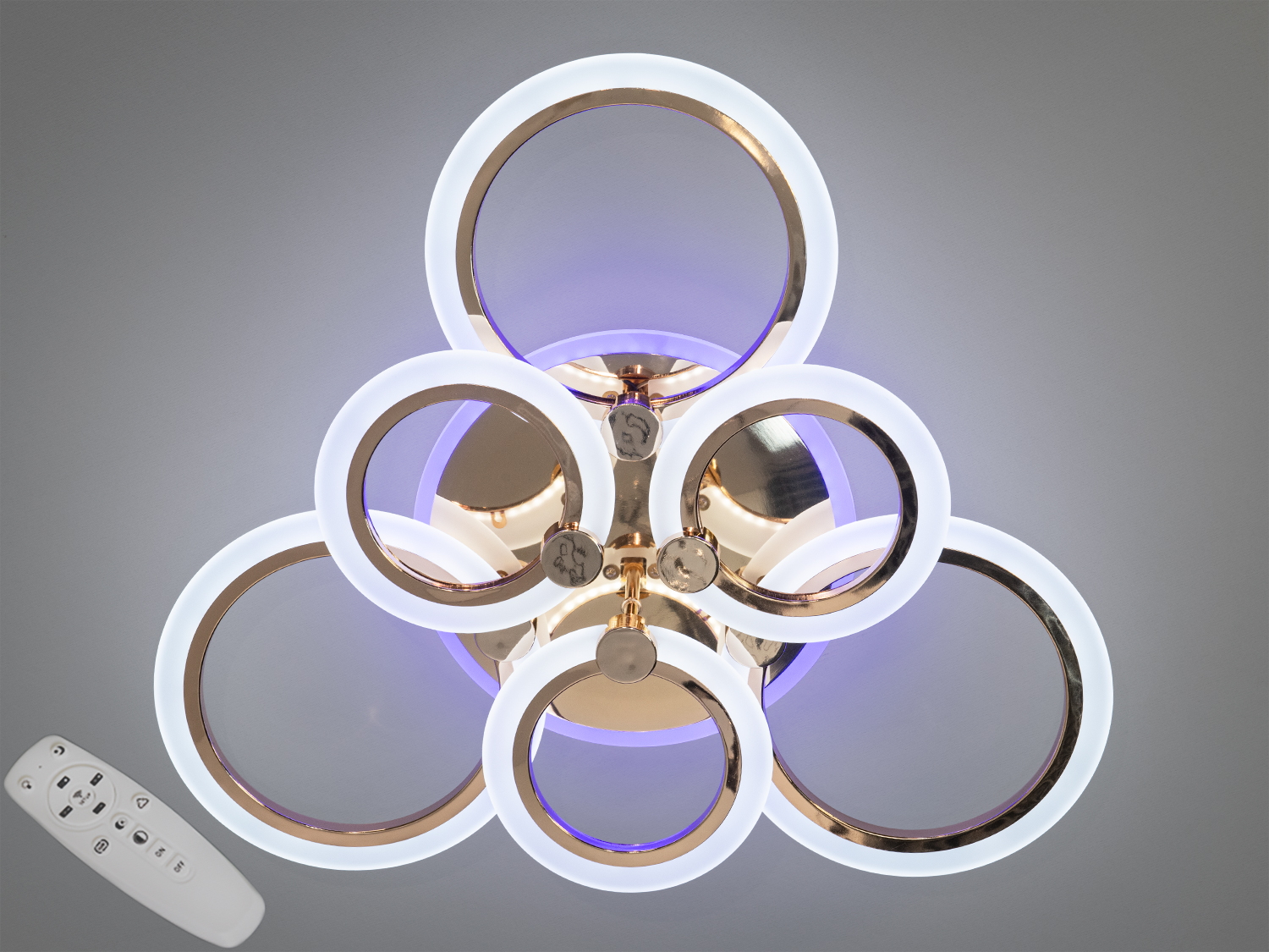Світильник із шістьма кільцями та пультом дистанційного керування. Можливість зміни кольору підсвічування для створення різних настроїв.