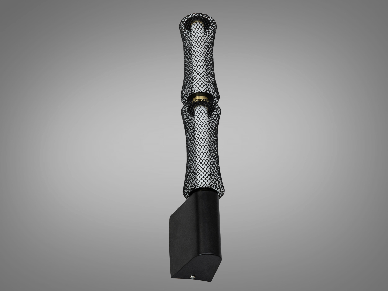 Настінний світильник з чорним корпусом і металевою сіткою, що підкреслює сучасний стиль. Підходить для акцентного освітлення.