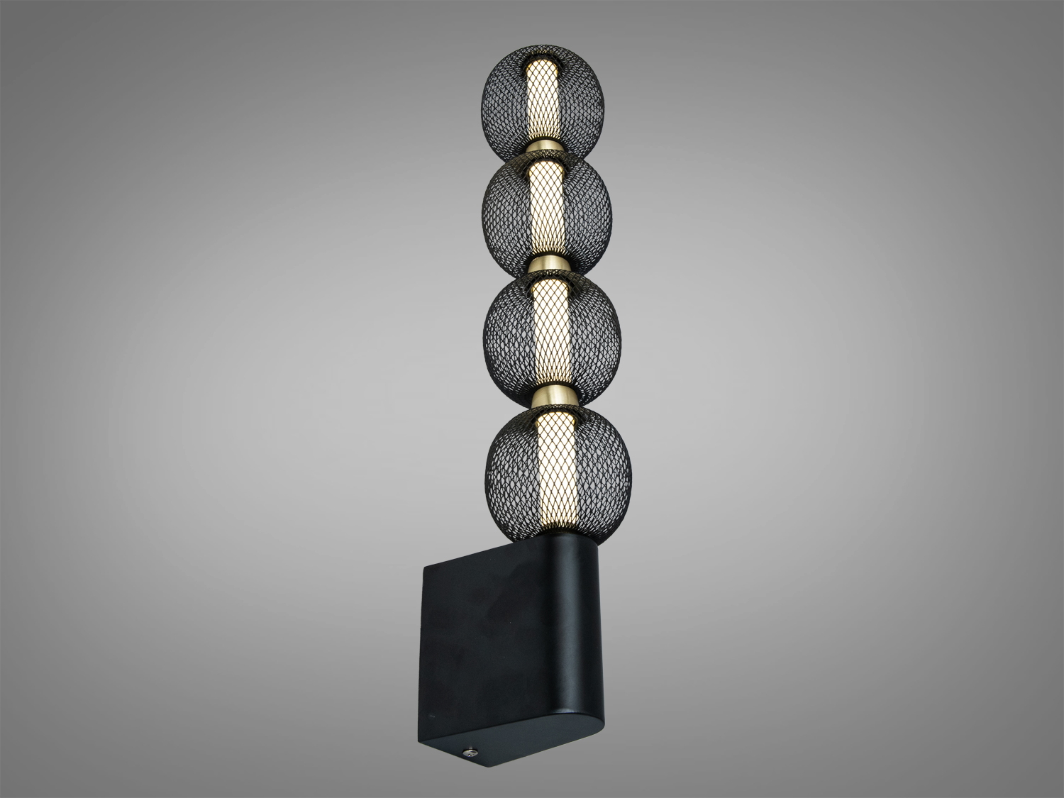 Настінний світильник з чотирма сітчастими плафонами, що створюють м′яке освітлення. Ідеально підходить для сучасних інтер′єрів.