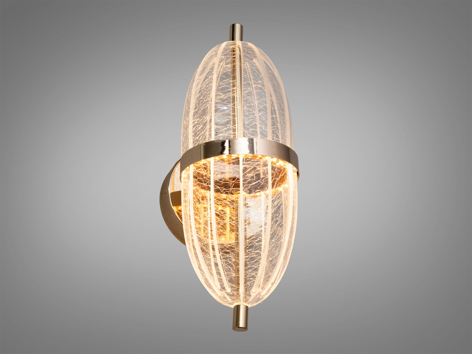 Елегантний світильник з металевим кріпленням та скляним плафоном, що підходить для встановлення у вітальнях. Відзначається стильним дизайном.