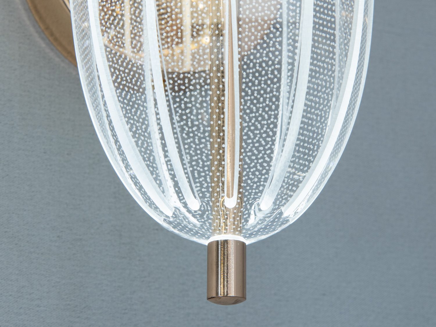 Настінний світильник B1760 золото овальний скляний абажур LED сучасний дизайн