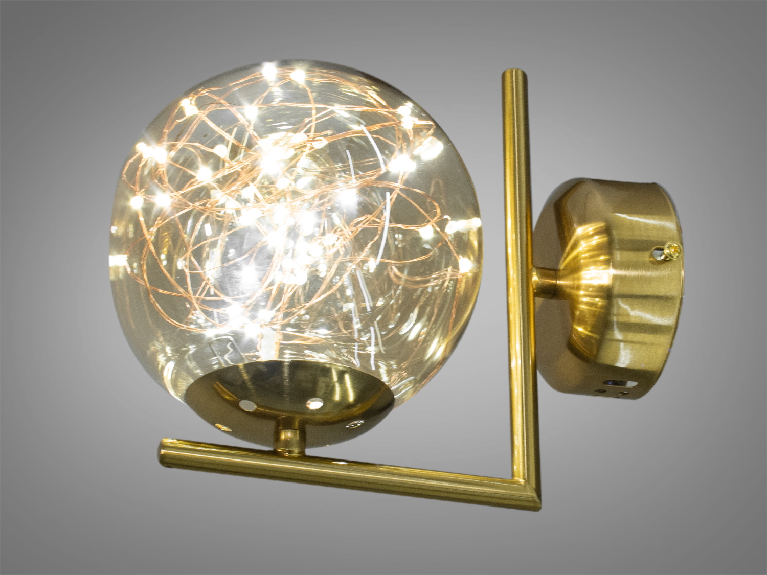 Стильне настінне бра у вітальню у стилі 