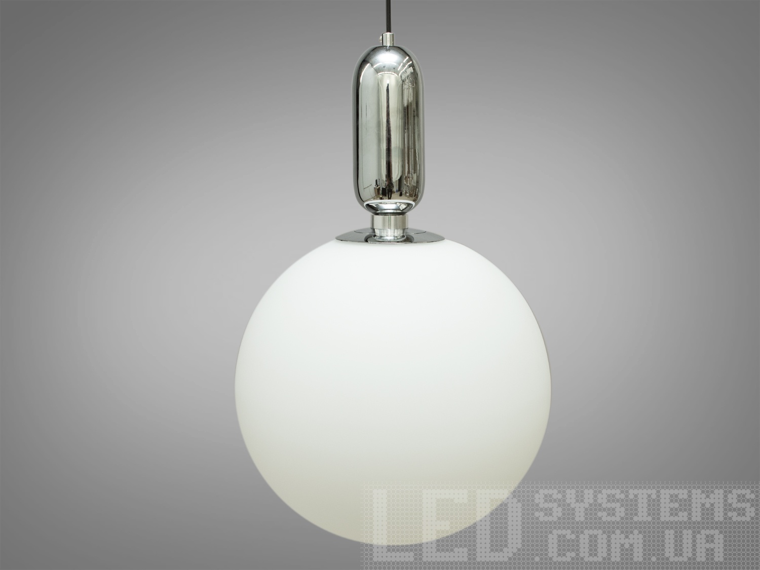 Стильний світильник-підвіс у стилі Loft у спальню міцно входять у наш побут, створюють затишне освітлення, перетворюють та доповнюють найвишуканіший сучасний інтер'єр.Довжина підвісів регулюється стандартними затискачами для світильників-підвісів.
Світильник-підвіс під звичайні лампочки розжарювання, економки або світлодіодні лампи з цоколем Е27. Підвісні світильники в стилі «лофт» ідеально впишуться в сучасні будинки, квартири, кафе, арт-простір, коворкінги, квеструми. Матові скляні плафони ідеально розсіяють світло від лампи будь-якого типу. Кріпиться до навісних, натяжних і звичайних стель.