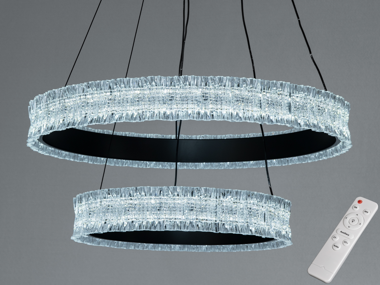 Підвісний світильник з дистанційним управлінням, два кільця з кристалами. Ідеальний для сучасного освітлення, легко регулюється.