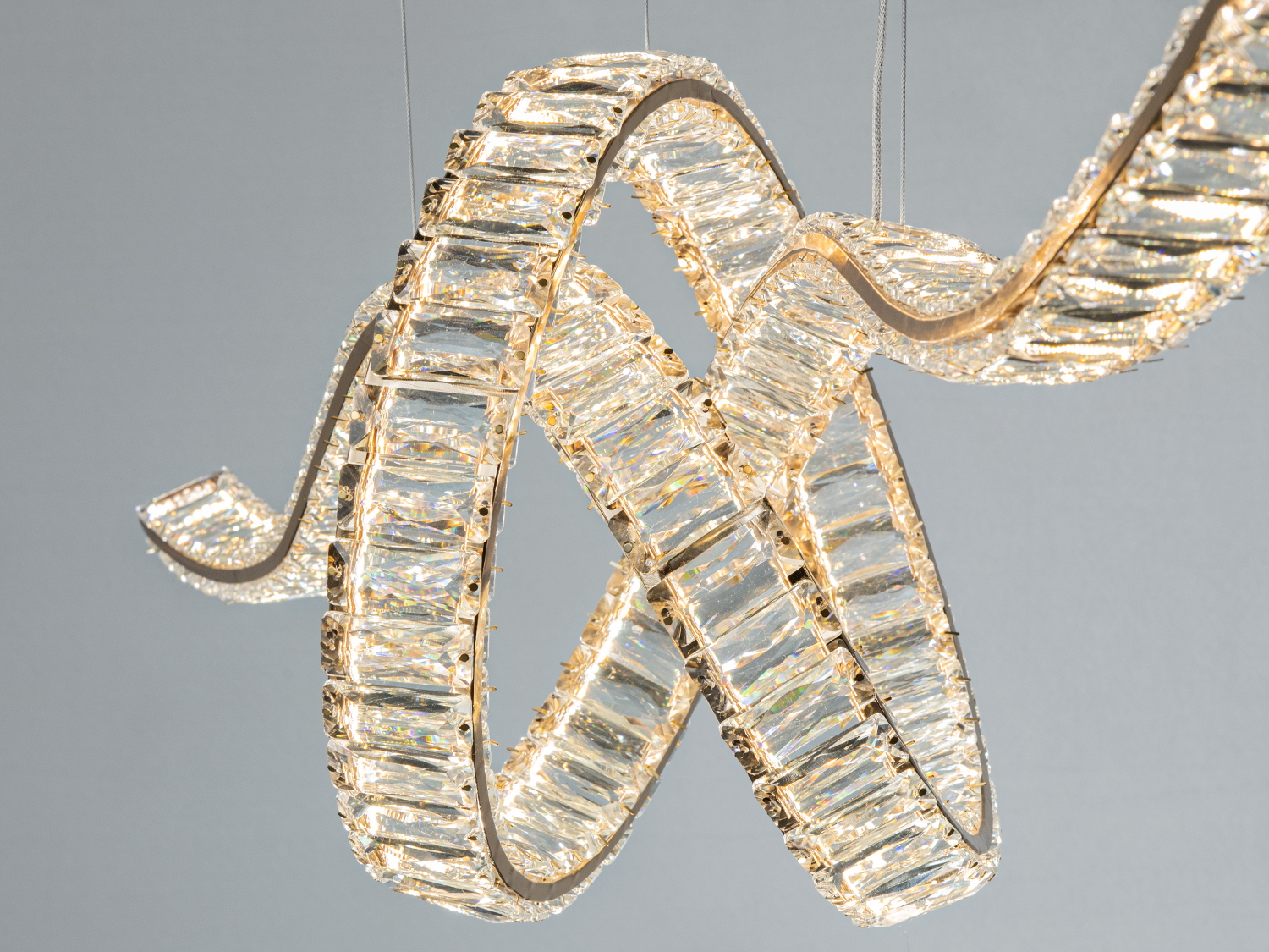 Світлодіодна підвісна люстра Diasha золото 85 Вт пульт керування 15 м²