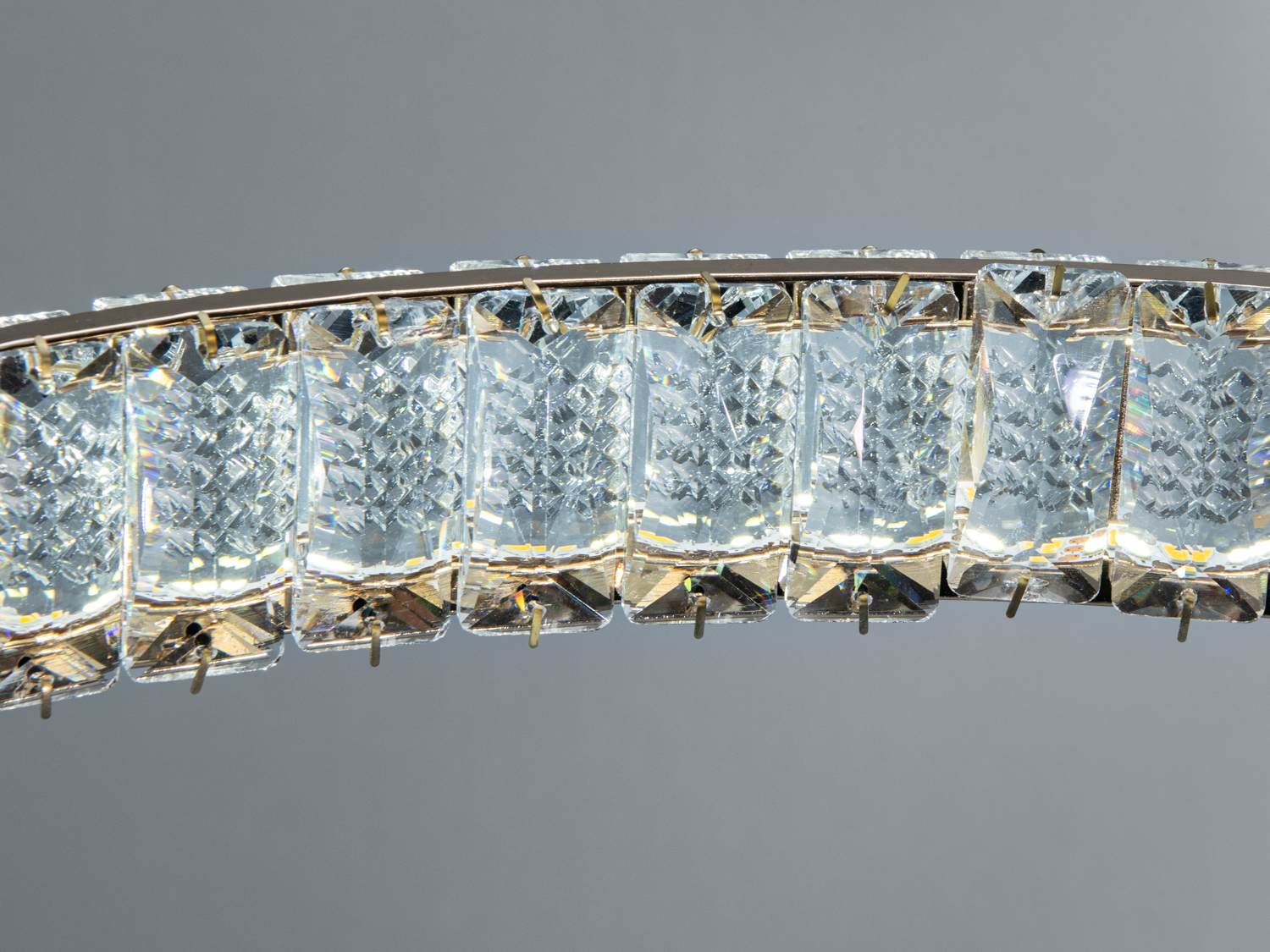 Світлодіодна люстра Мебіус золото 92 Вт з пультом регулювання яскравості