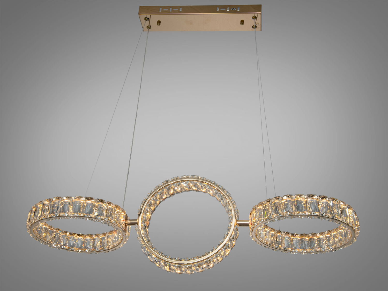 Підвісна люстра з трьома кільцями з кришталю, підходить для сучасного інтер’єру. Встановлення на стелю, підвісний монтаж.