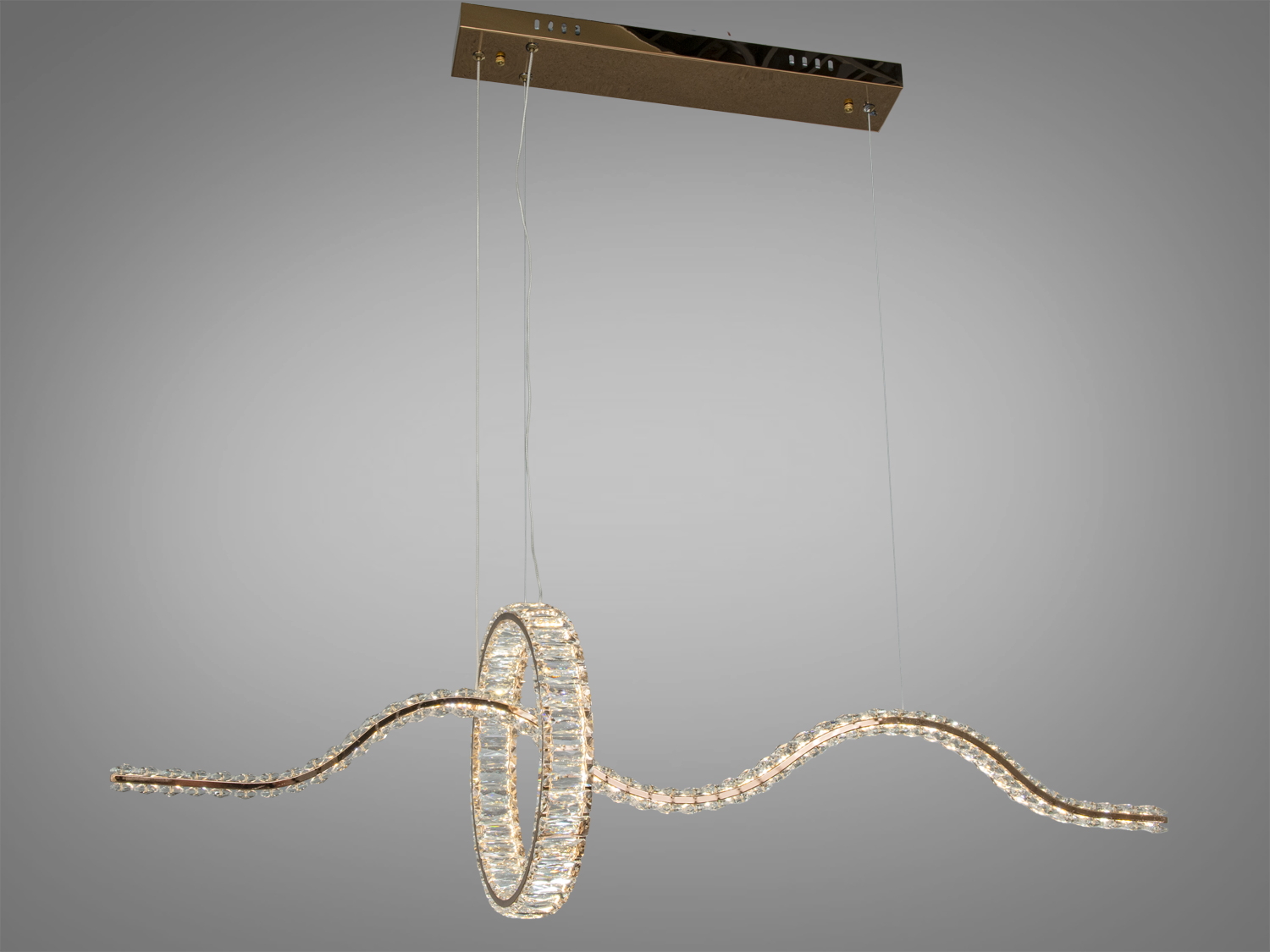 Світлодіодна підвісна люстра золото 55 Вт з пультом дистанційного керування створює м′яке рівномірне освітлення для кімнат до 10 м².