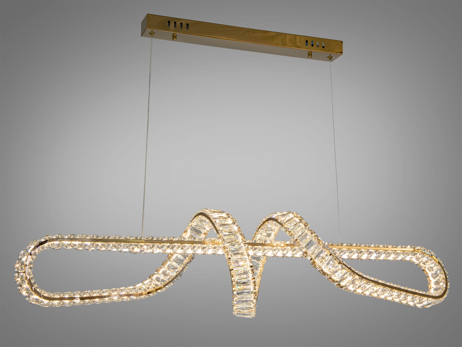 Підвісний світильник з кристалами, вигнута форма, підходить для сучасного інтер’єру. Монтаж на стелю, тепле світло.