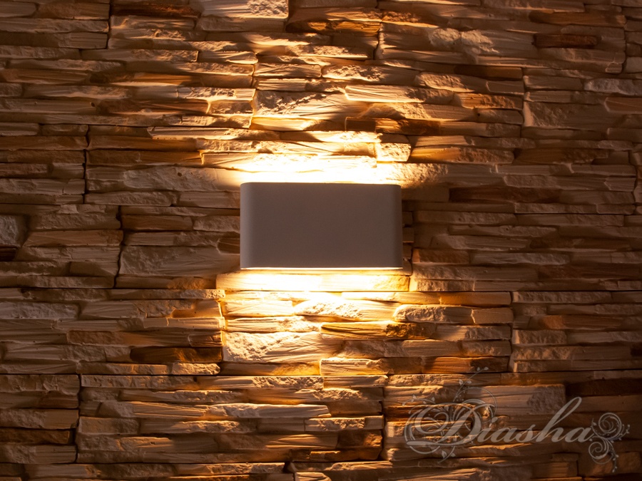 Стіновий  вологонепроникний світлодіодний світильник для зовнішнього підсвічування стін будинків та парканів від ТМ 