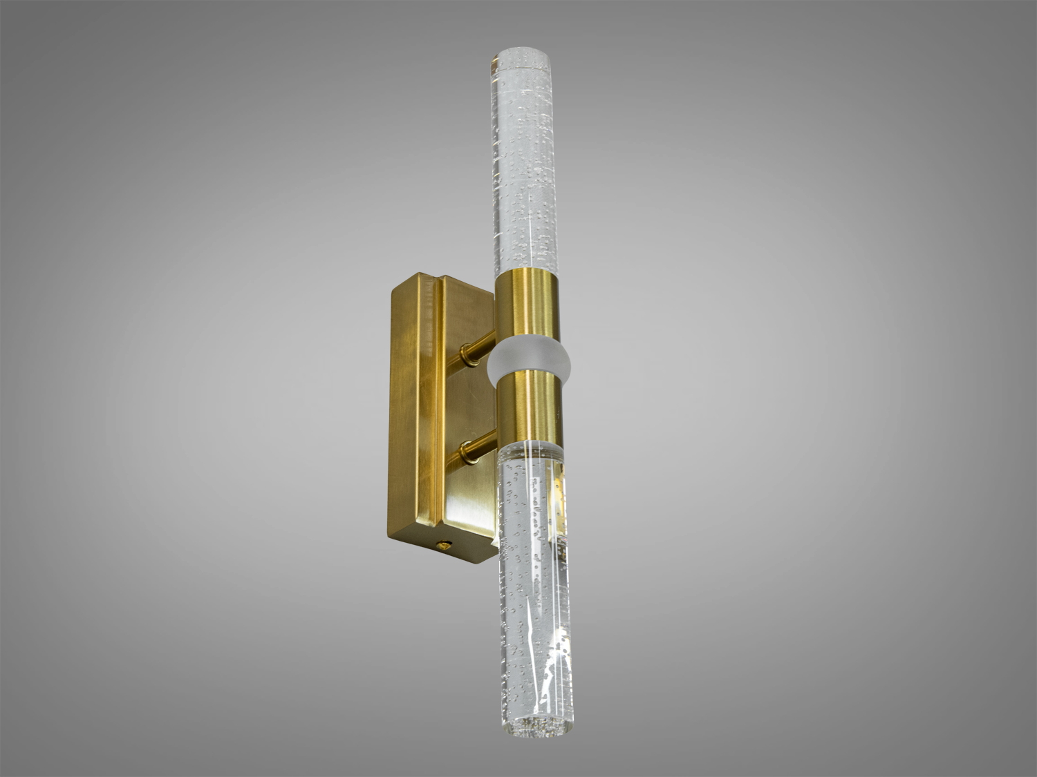 Форма бра являє собою строгу вертикальну композицію з двома циліндрами, які здаються невагомими завдяки прозорому склу та акуратній обробці.