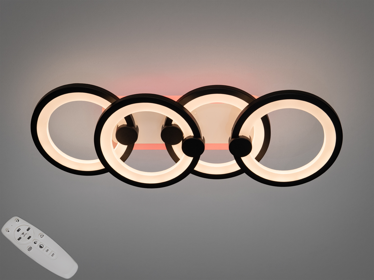 Стельовий світильник з чотирма кільцями, що випромінюють холодне світло. Підходить для сучасних інтер′єрів.