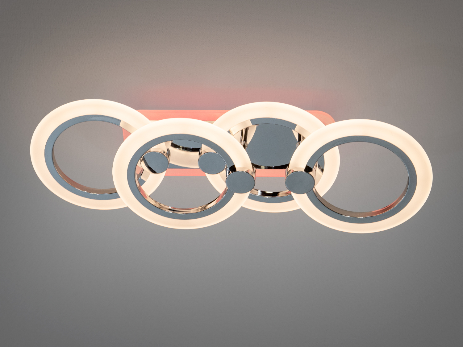 Сучасна світлодіодна люстра Diasha у формі кілець з хромованою поверхнею, пультом та димером. Ідеально підходить для вітальні чи спальні.