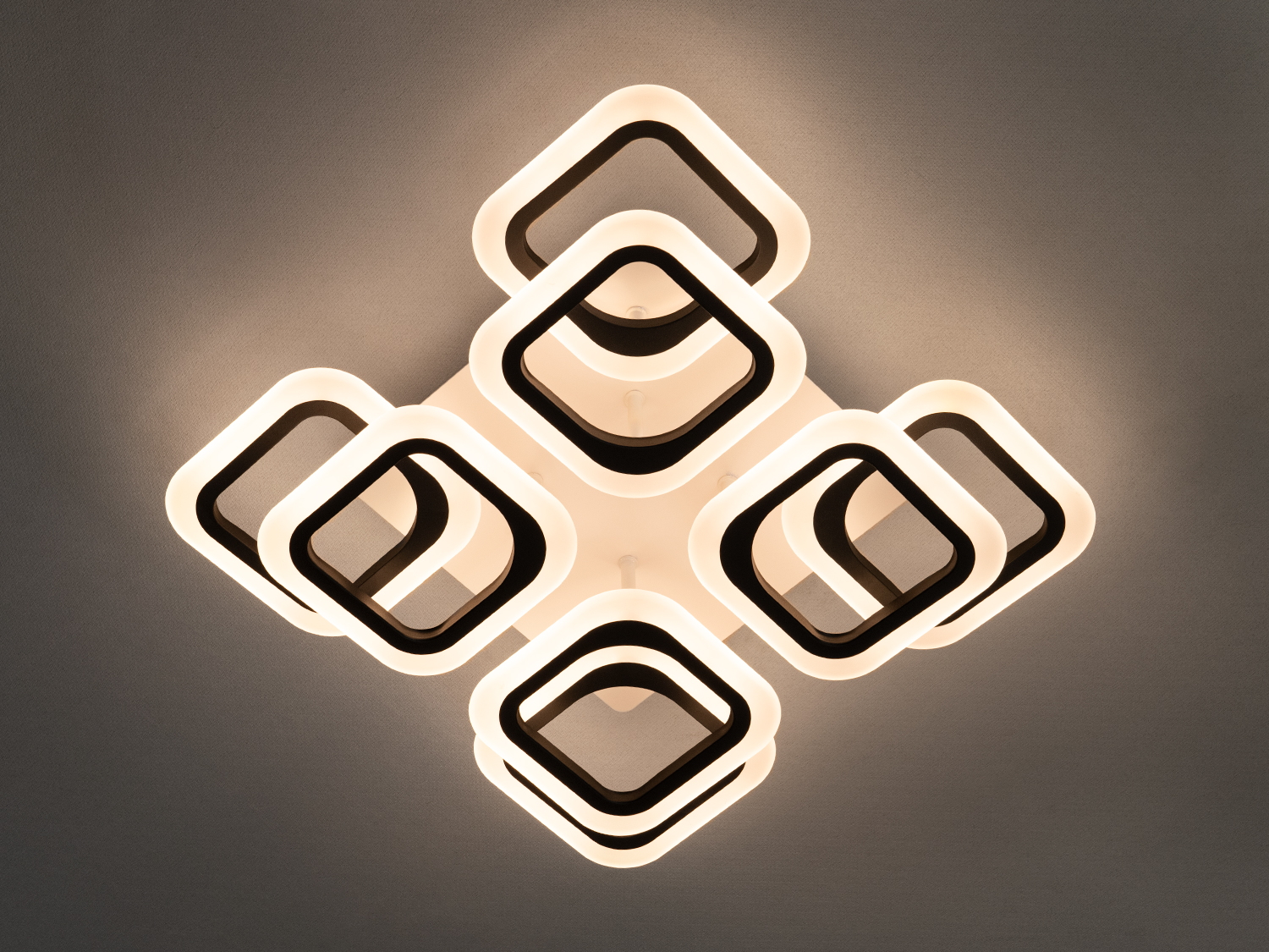 Світлодіодна люстра Серія 8060 чорна 70Вт пульт