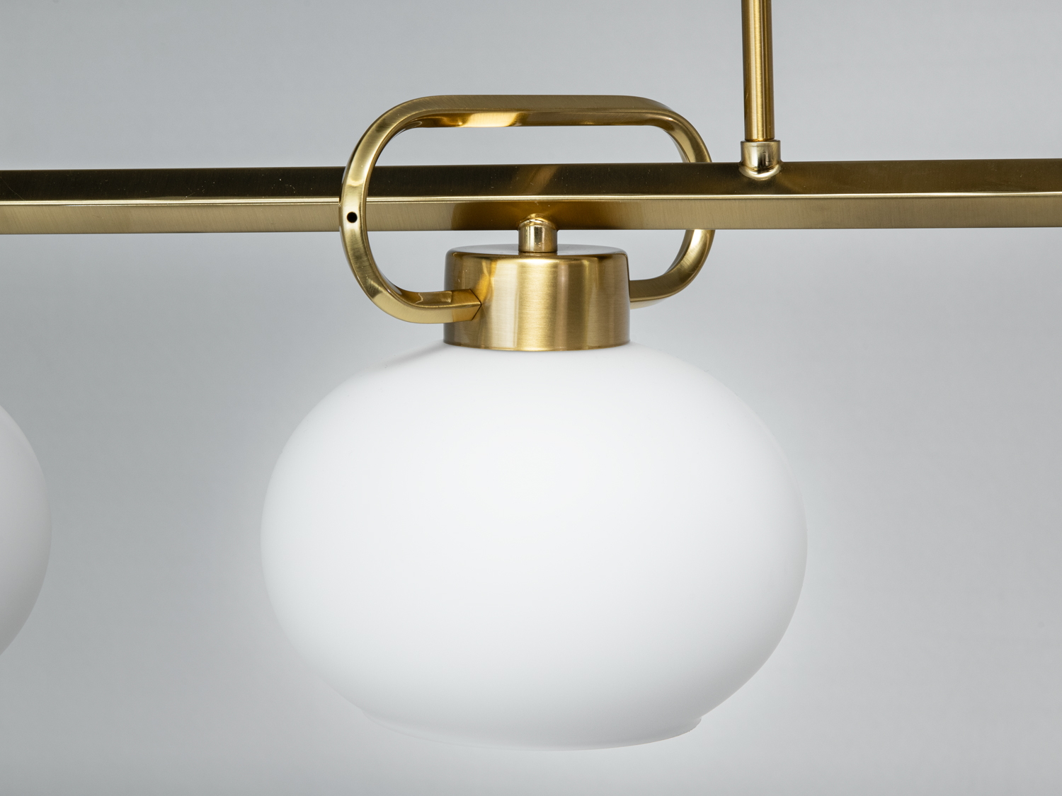 Підвісна люстра Лофт бронза 4 плафони матове скло лінійна