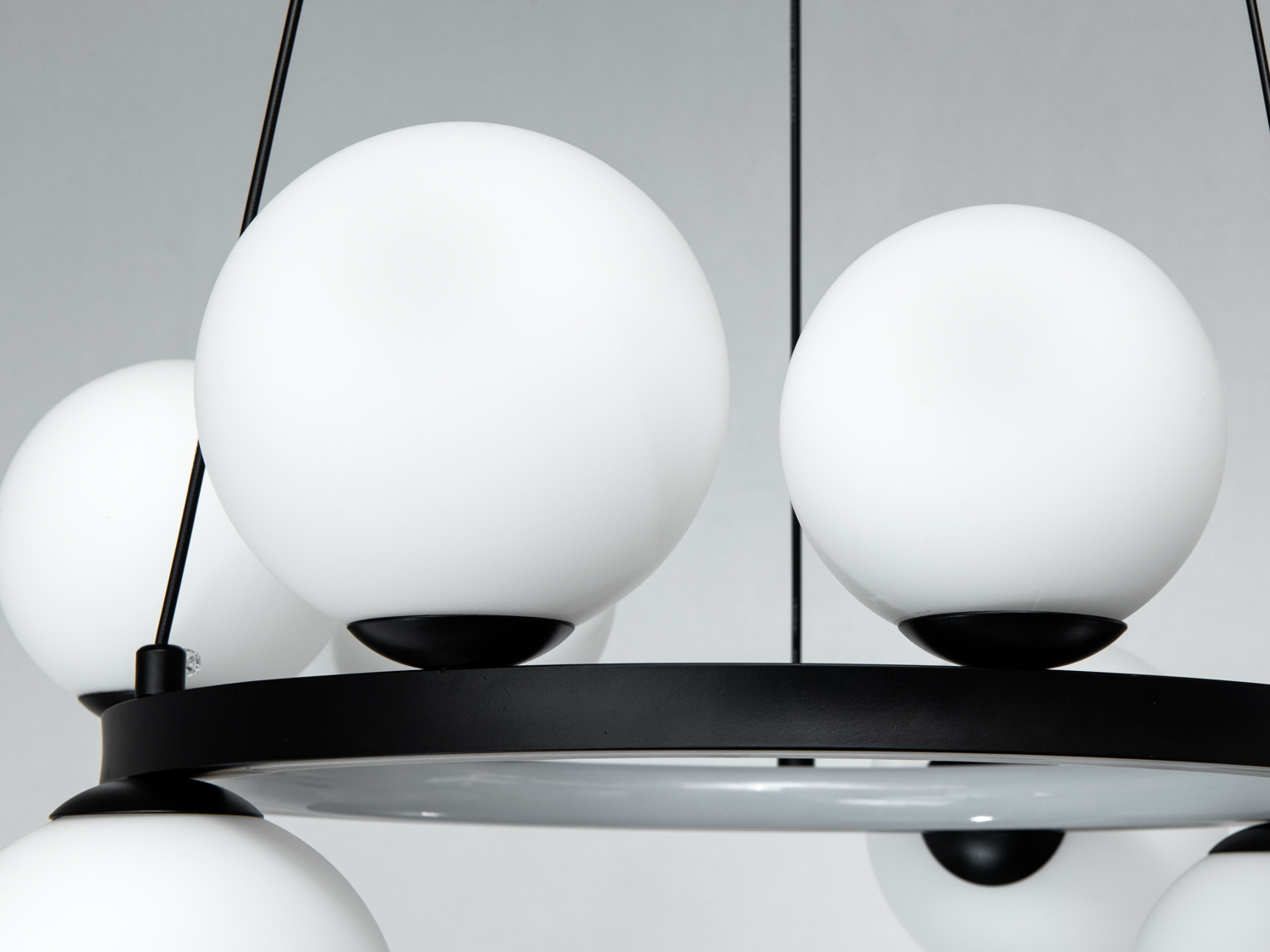 Підвісна люстра Лофт LQ7122-8BK-LS чорна 8 матових плафонів кругла