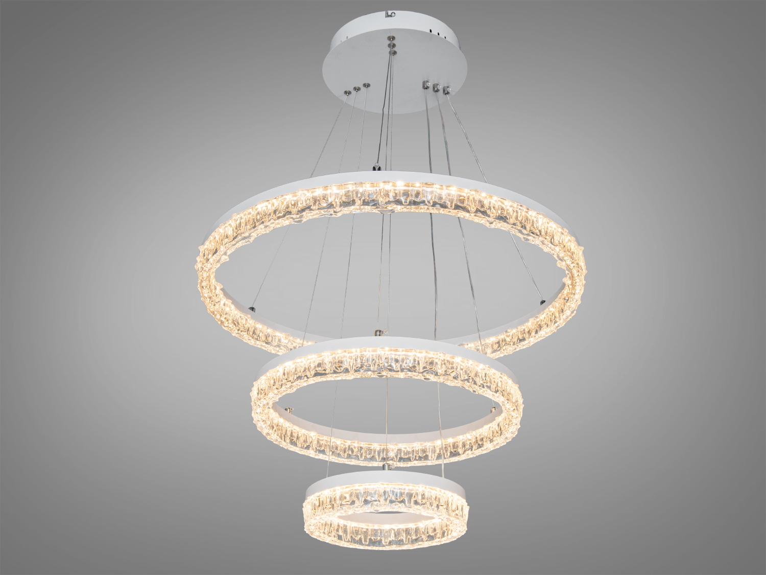 LED люстра Diasha біла 105 Вт з трьома кільцями забезпечує рівномірне освітлення та кольорову підсвітку для кімнат до 18 м².