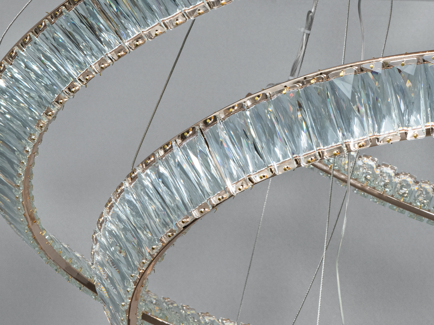 Люстра з криштальовими спіралями в золоті сучасний дизайн LED освітлення