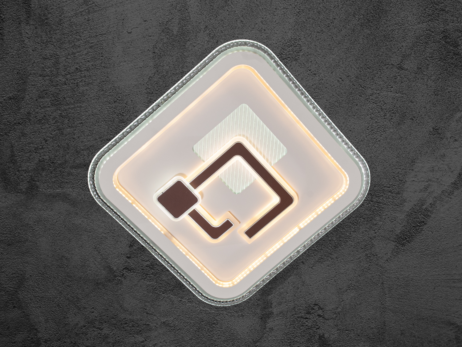 Настінний світильник з нахиленим дизайном, що створює унікальний візуальний ефект та підходить для сучасного декору.