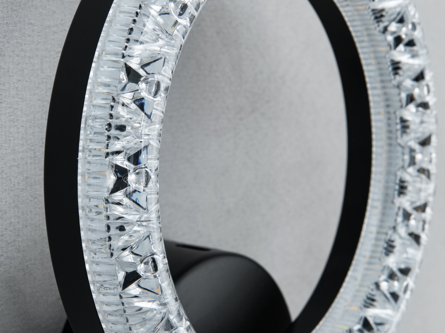 Світлодіодне бра MX4770 чорне кругле 17 Вт з ланцюжком