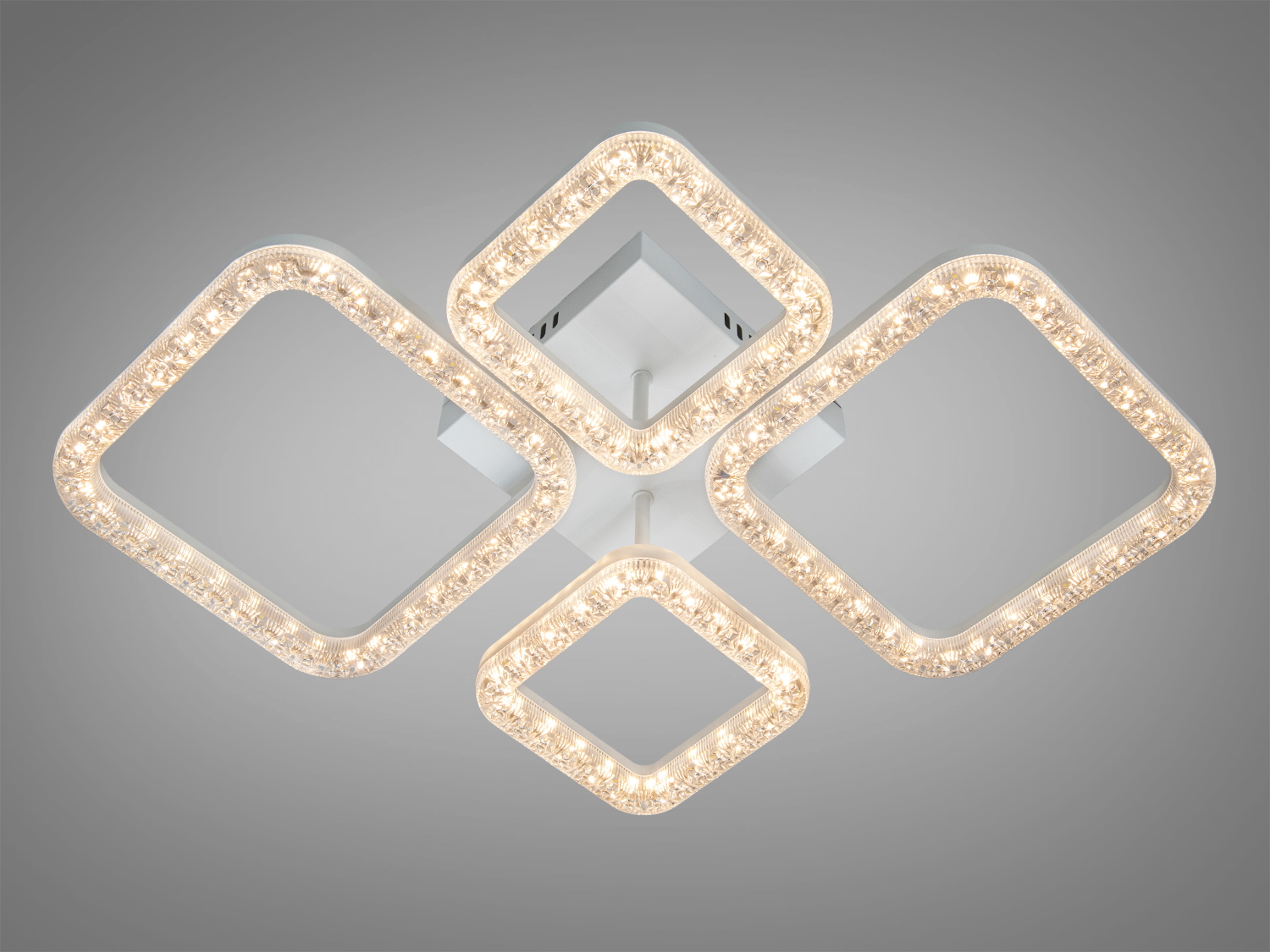 Світильник для стелі з теплим освітленням, що має чотири квадратні рамки, ідеальний для затишних інтер’єрів.