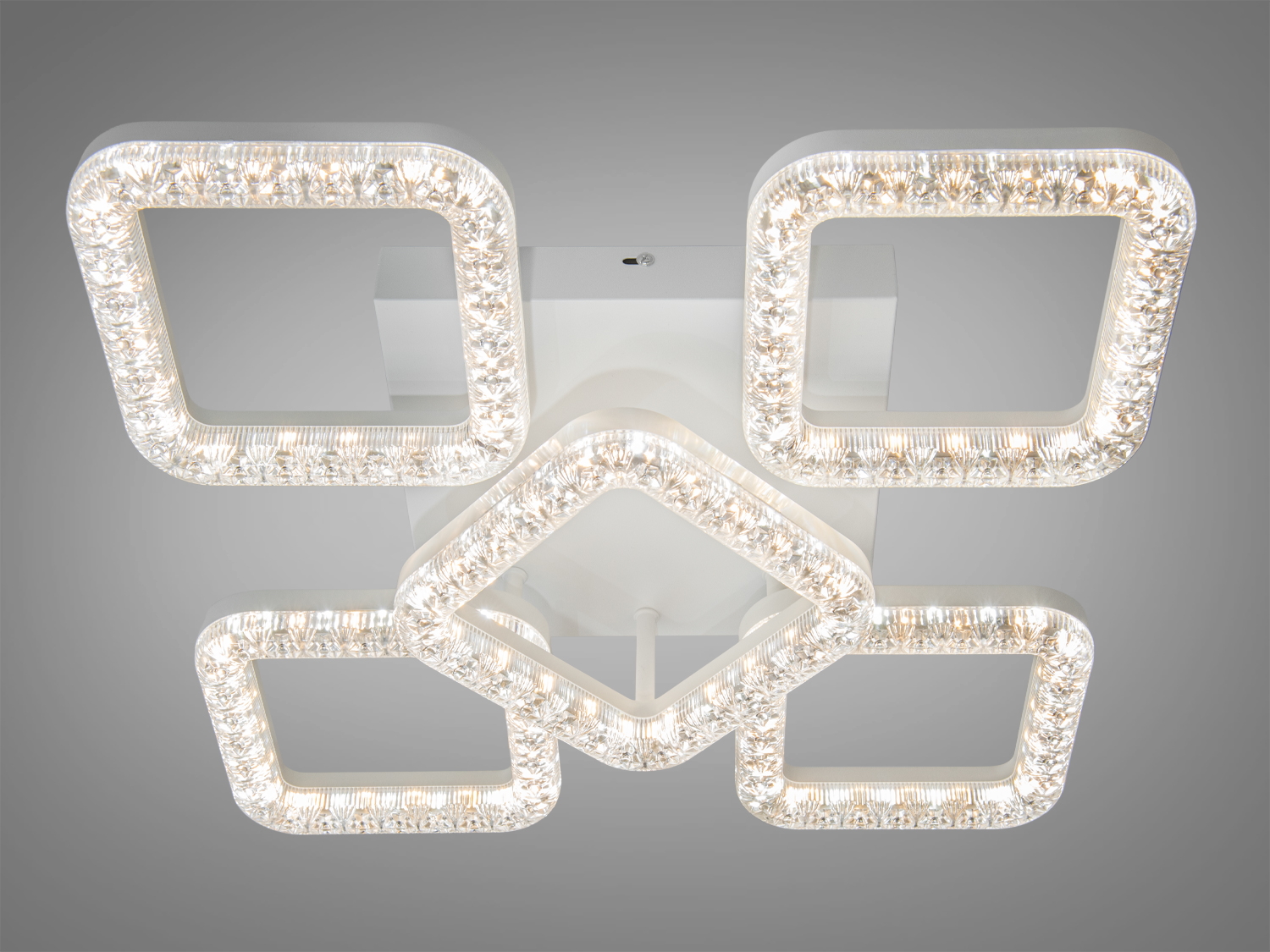 Світлодіодний світильник з квадратними рамками, призначений для стельового монтажу в офісі.