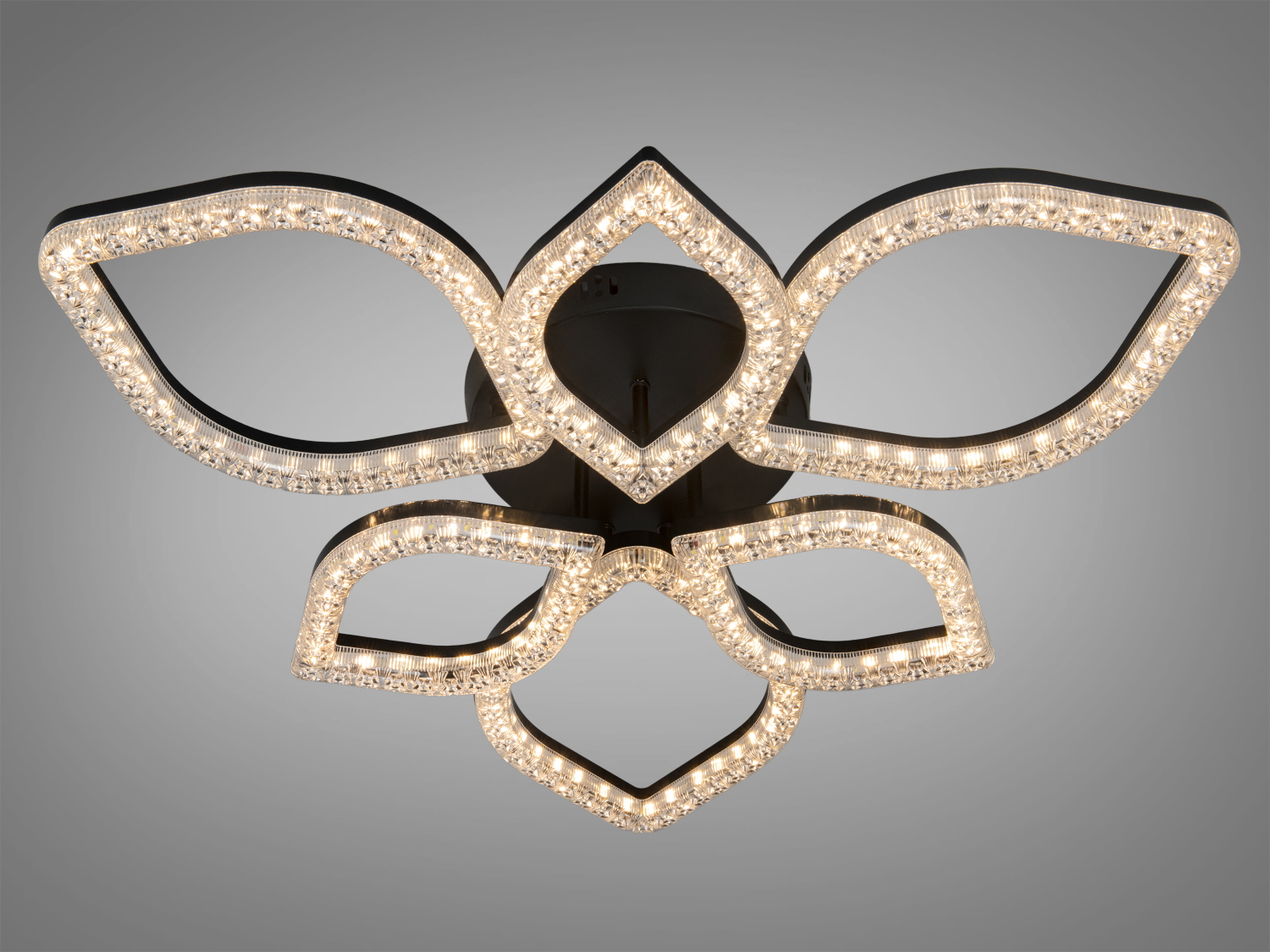 Потолочный світильник з теплим світлом, пелюсткова форма, підходить для вітальні.