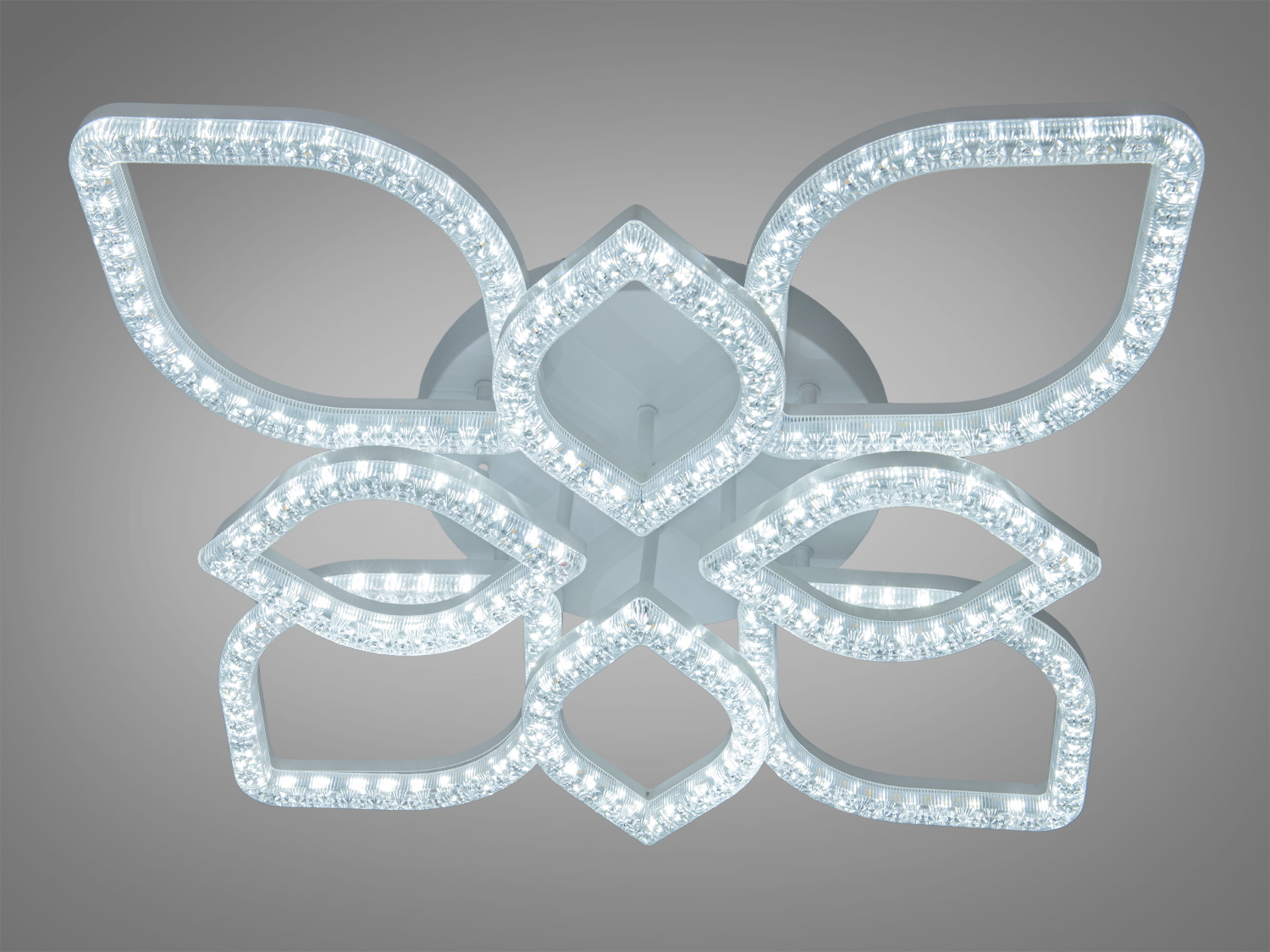 Світильник з кристалічним обрамленням, що випромінює холодне світло. Ідеальний для офісних приміщень або робочих зон.