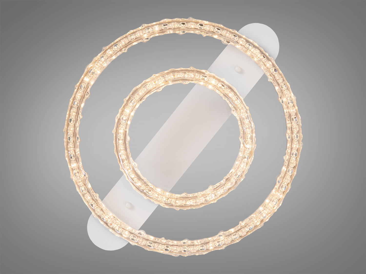 Круглий світильник з двома кільцями, що випромінюють тепле світло, підходить для стельового монтажу в сучасному інтер’єрі.