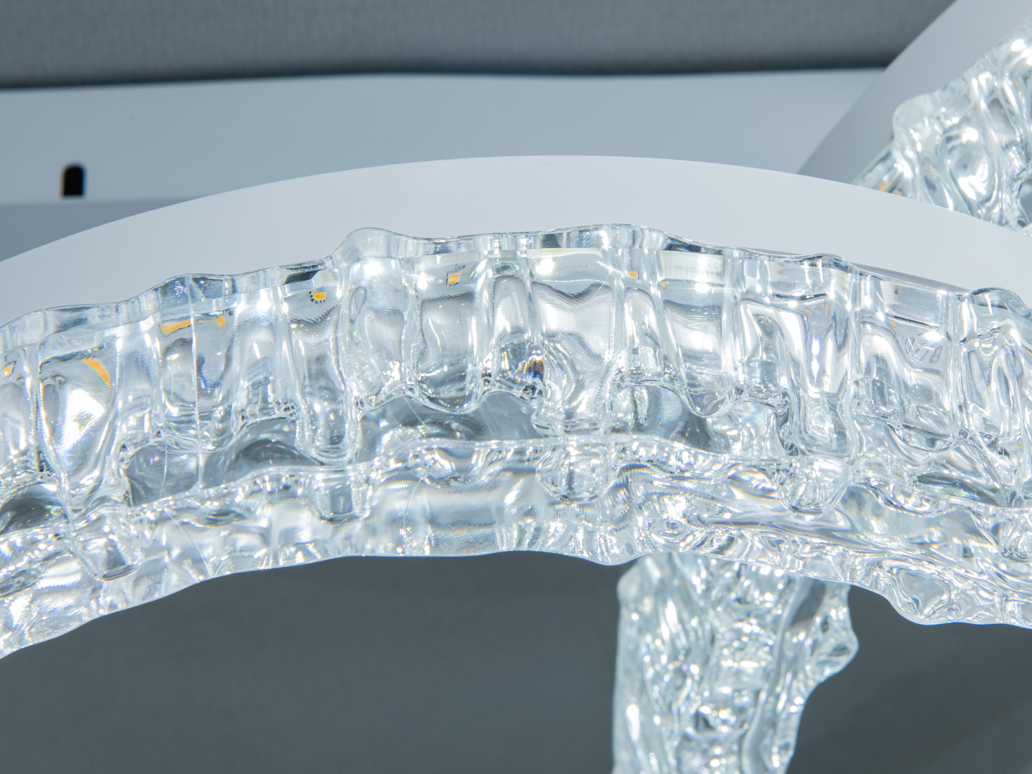 Світлодіодна люстра MX78203 біла 103W три кільця акрил